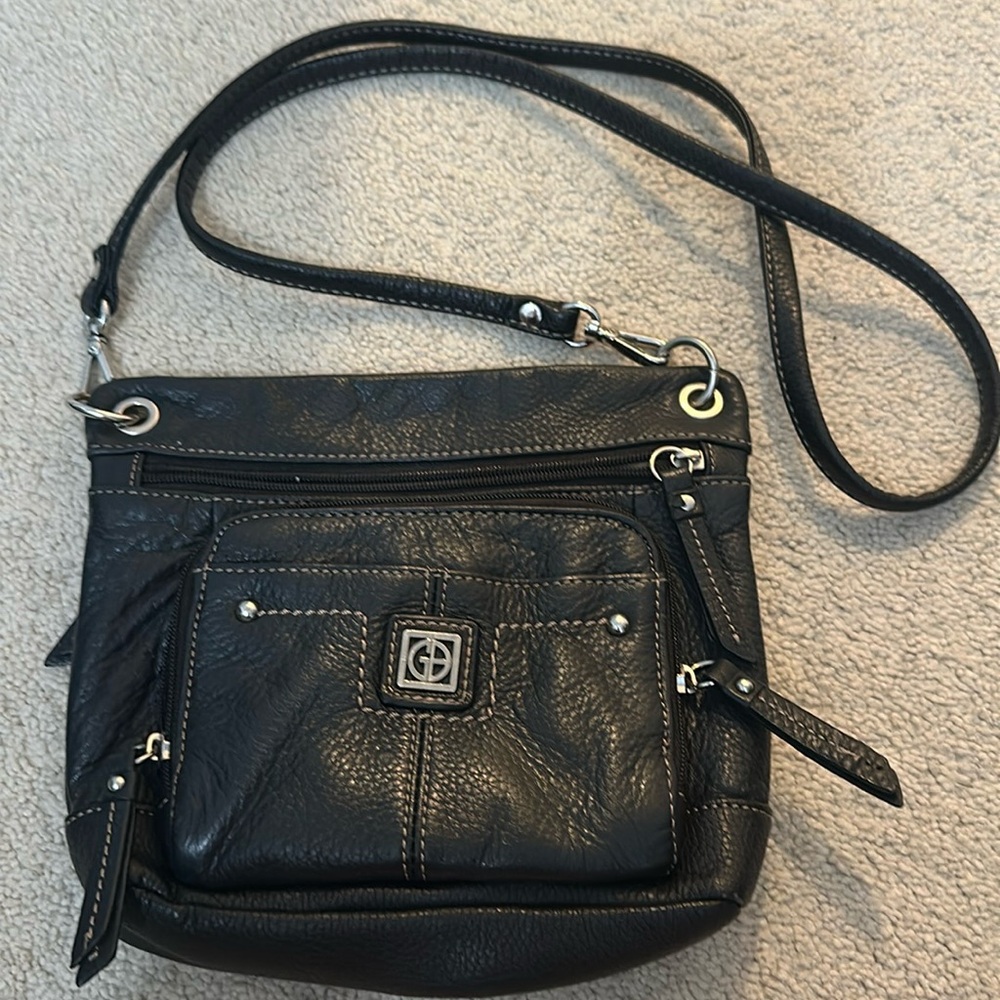 GIANI BERNINI great condition black leather Crossbody